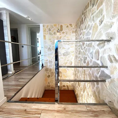 Spacious Comfortable Luxury 2 Bed/2 Bath Port Apartment *