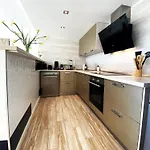 Spacious Comfortable Luxury 2 Bed/2 Bath Port شقة كاليبي